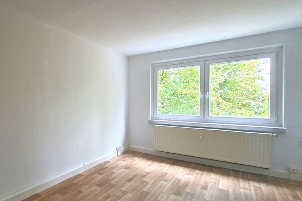 Erdgeschoss, Balkon, Wohlfühlatmosphäre – 1 Zimmer zum Verlieben